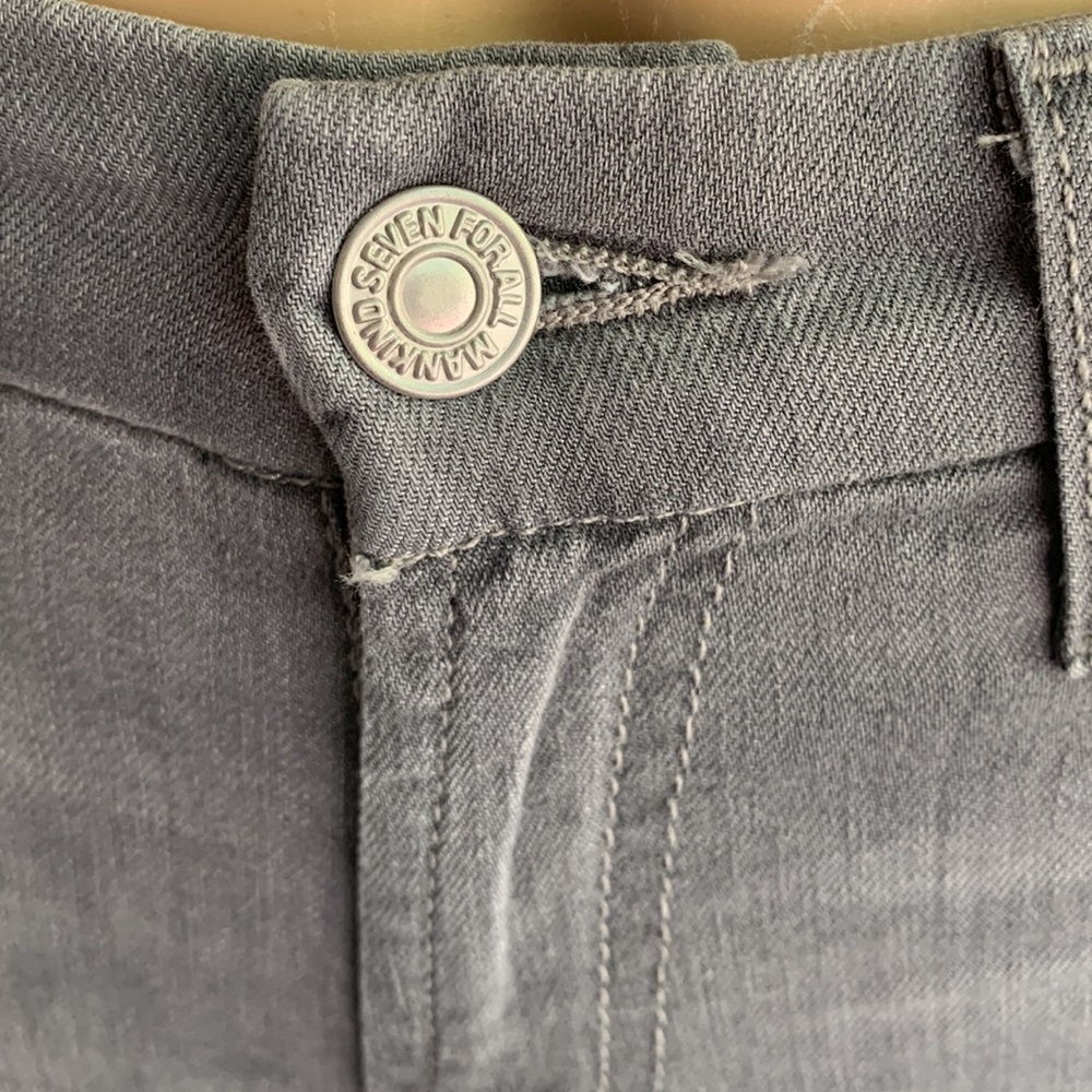 7 FOR ALL MANKIND | Karah Gray Form Fitted Straight Leg Jeans - Picture 2 of 12